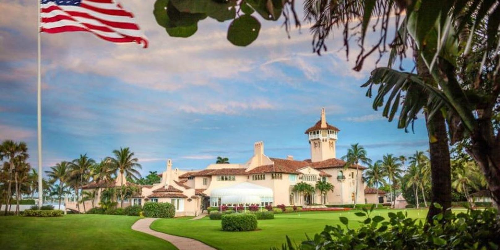 Die Außenansicht der Residenz Mar-a-Lago von Donald Trump in Palm Springs im US-Bundesstaat Florida.