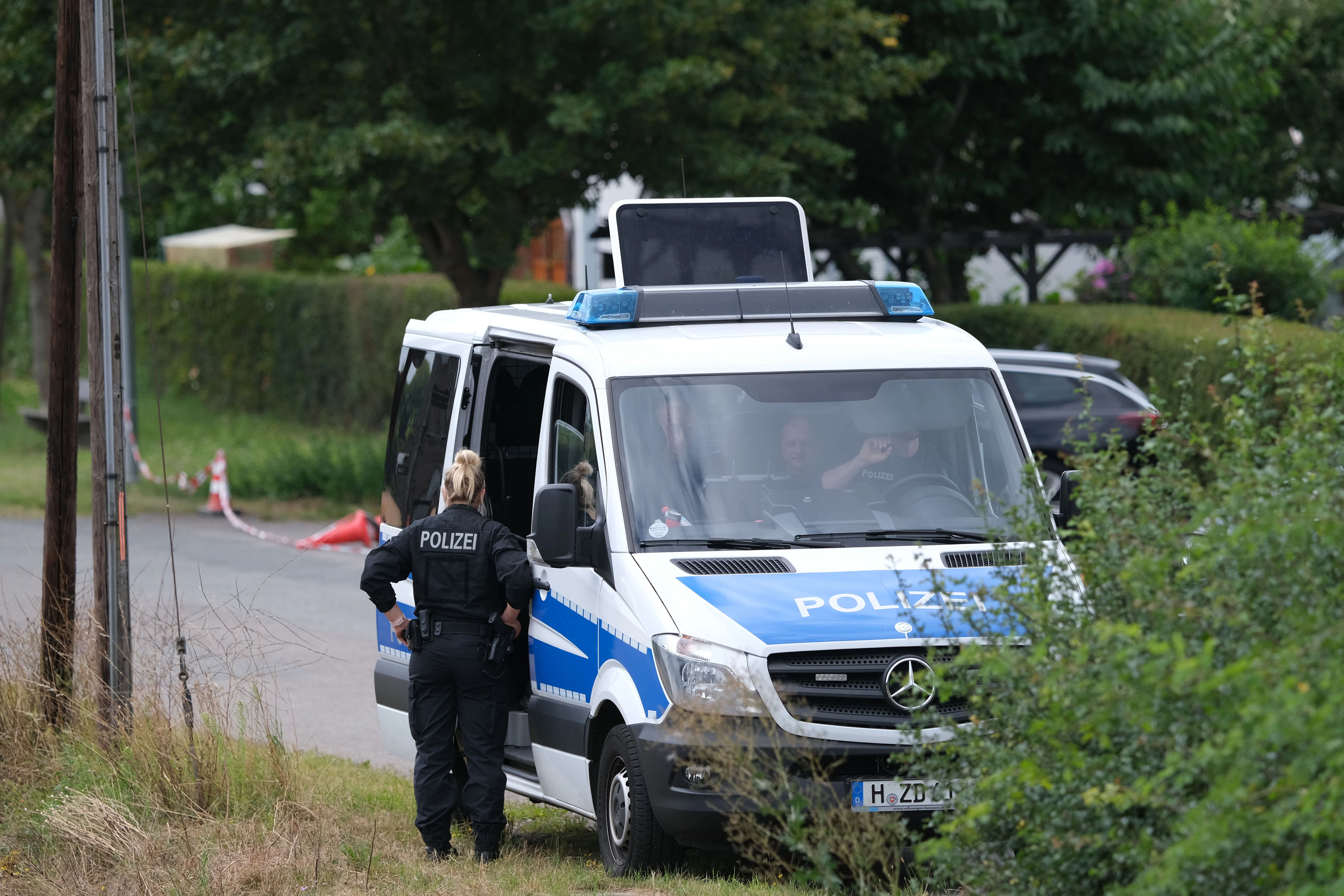 Der Einsatz stehe im Zusammenhang mit den Ermittlungen wegen Mordes gegen den verdächtigen 43-jährigen Deutschen im Fall Maddie McCann.