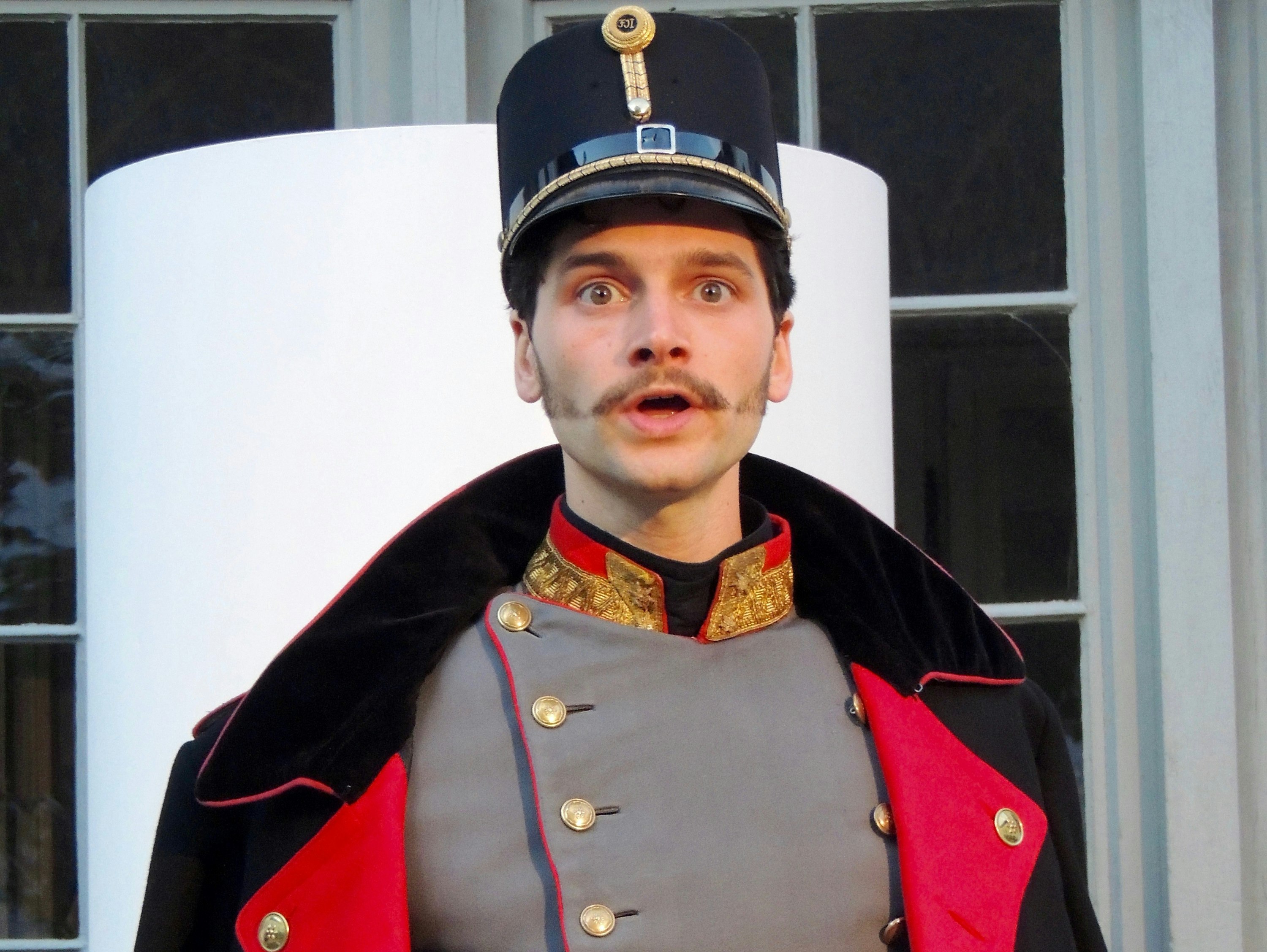 Aaron Karl in der Rolle des Leutnant Gustl