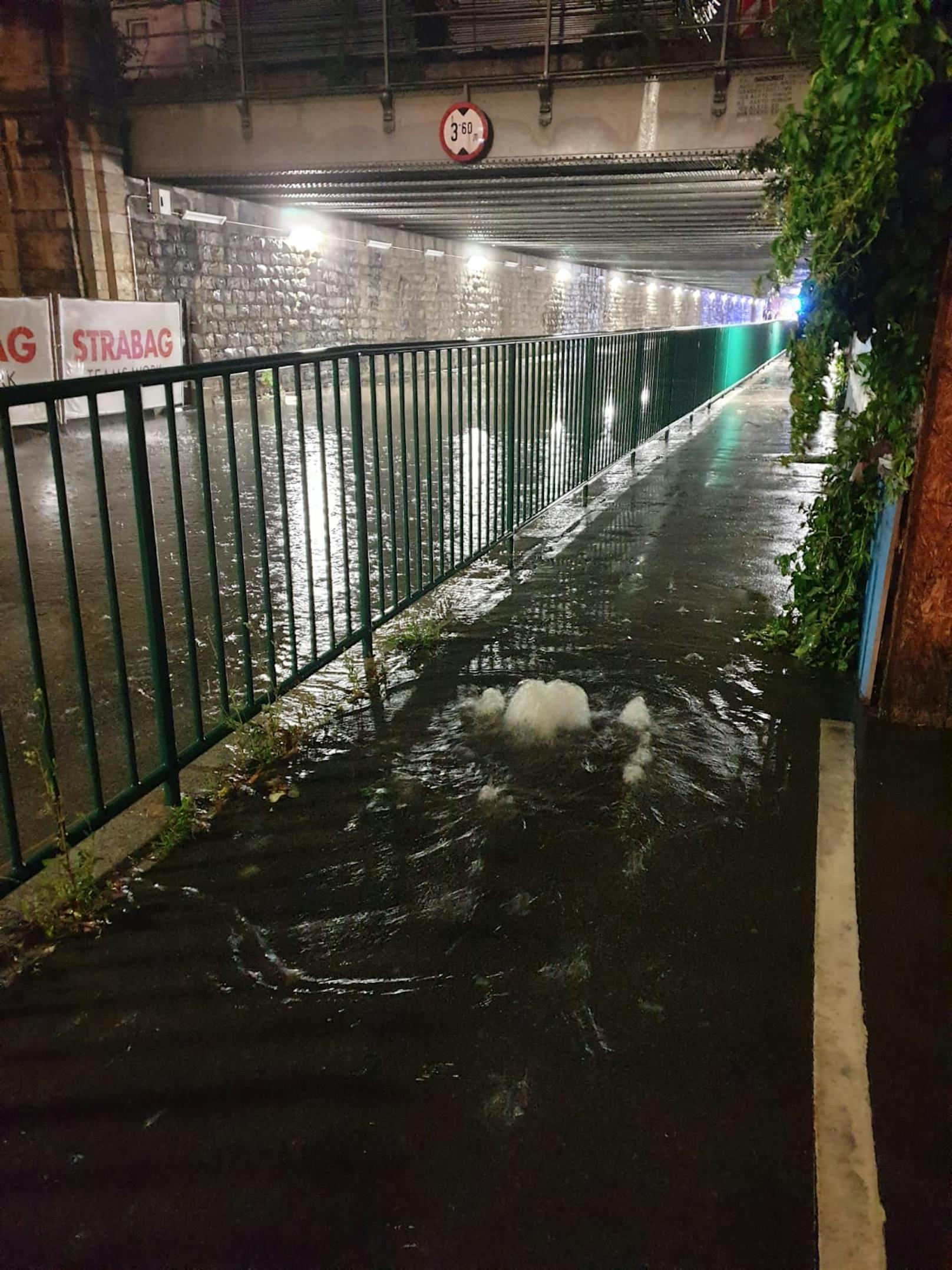 Unterführung in Heiligenstadt überflutet