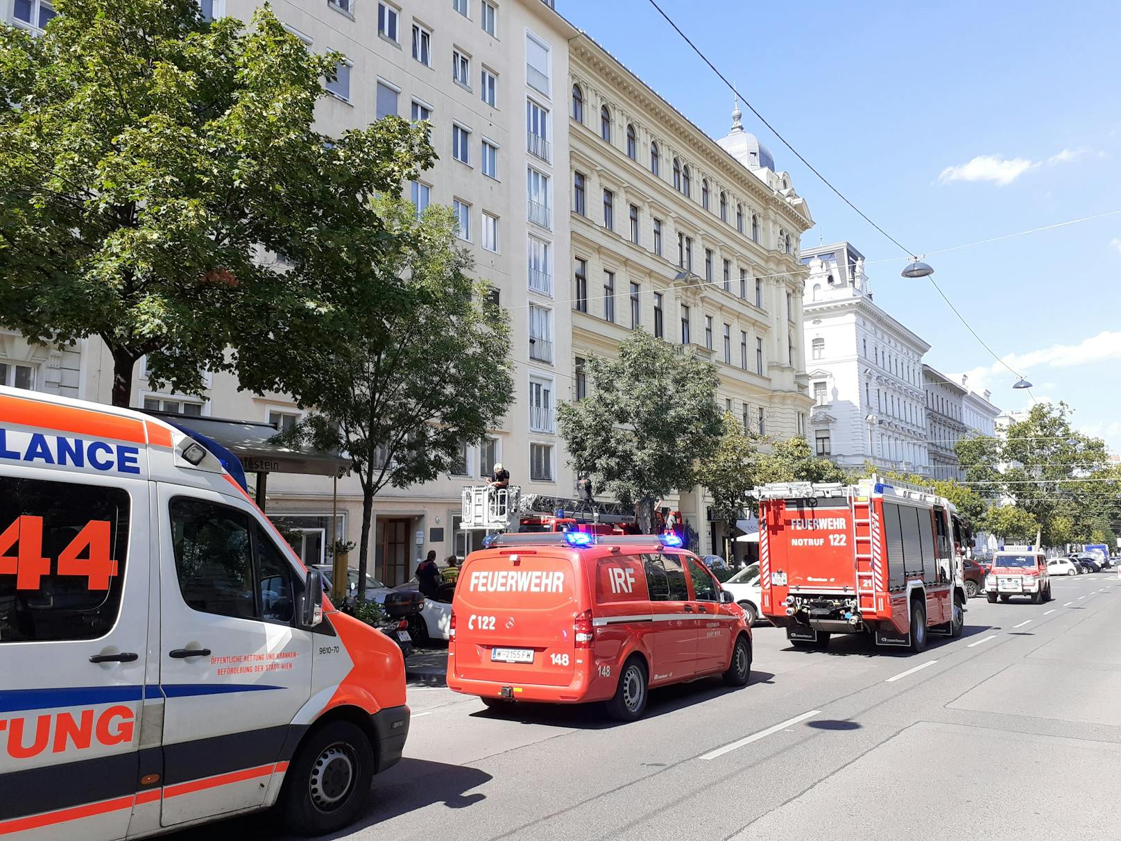 In der Kolingasse musste die Wiener Feuerwehr zu einem CO-Einsatz ausrücken.