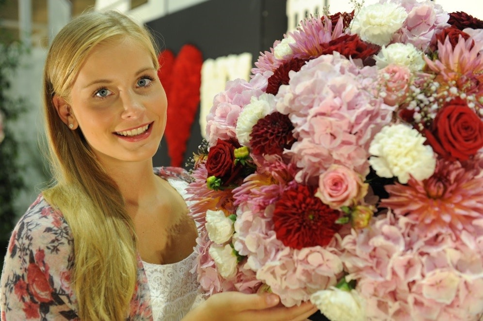 Die neue Donauhalle wird voll mit Blumen sein.