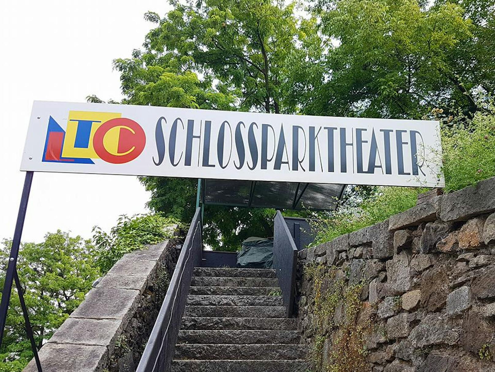 Der Aufgang zum Schlossparktheater in Linz