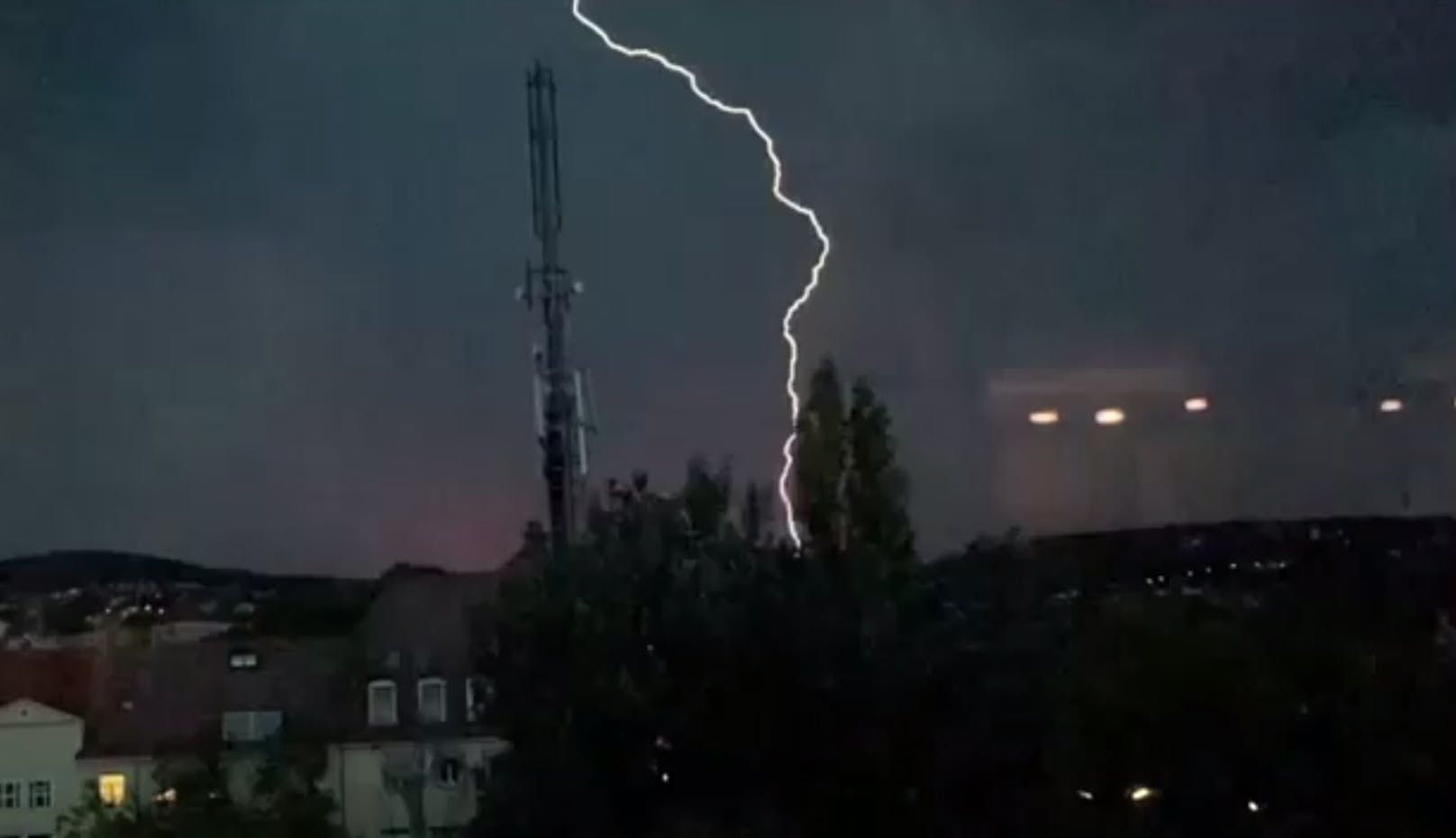 Monster-Blitz in Wien: Wie Blitze entstehen, beschäftigt derzeit viele Österreicher.