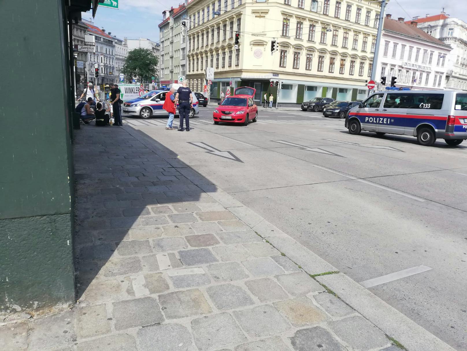 Auf der linken Wienzeile auf Höhe der Pilgrambrücke wurde Mittwochvormittag eine Fußgängerin von einem Pkw angefahren. Die Fußgängerin wurde zum Glück nur leicht verletzt.