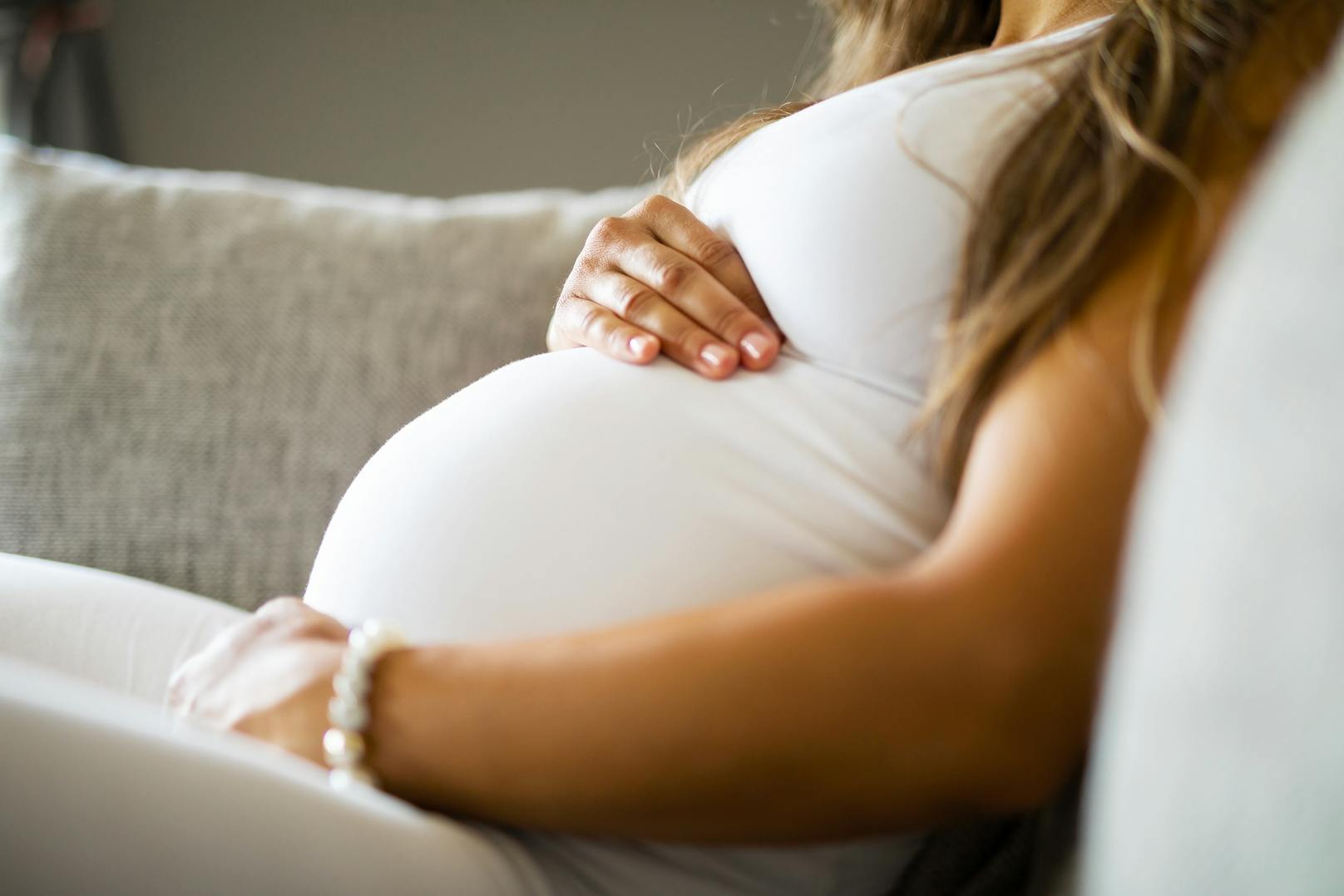Eine Schwangerschaft in Zeiten des Coronavirus ist vor viele Herausforderungen gestellt.