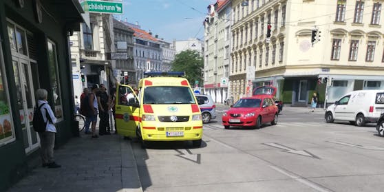 Auf der linken Wienzeile auf Höhe der Pilgrambrücke wurde Mittwochvormittag eine Fußgängerin von einem Pkw angefahren. Die Fußgängerin wurde zum Glück nur leicht verletzt.