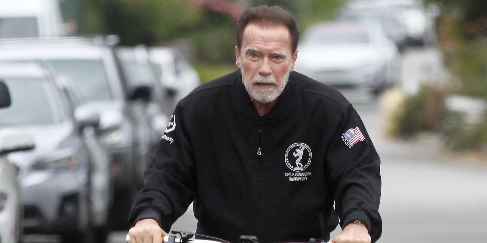 Arnold Schwarzenegger radelt in Santa Monica