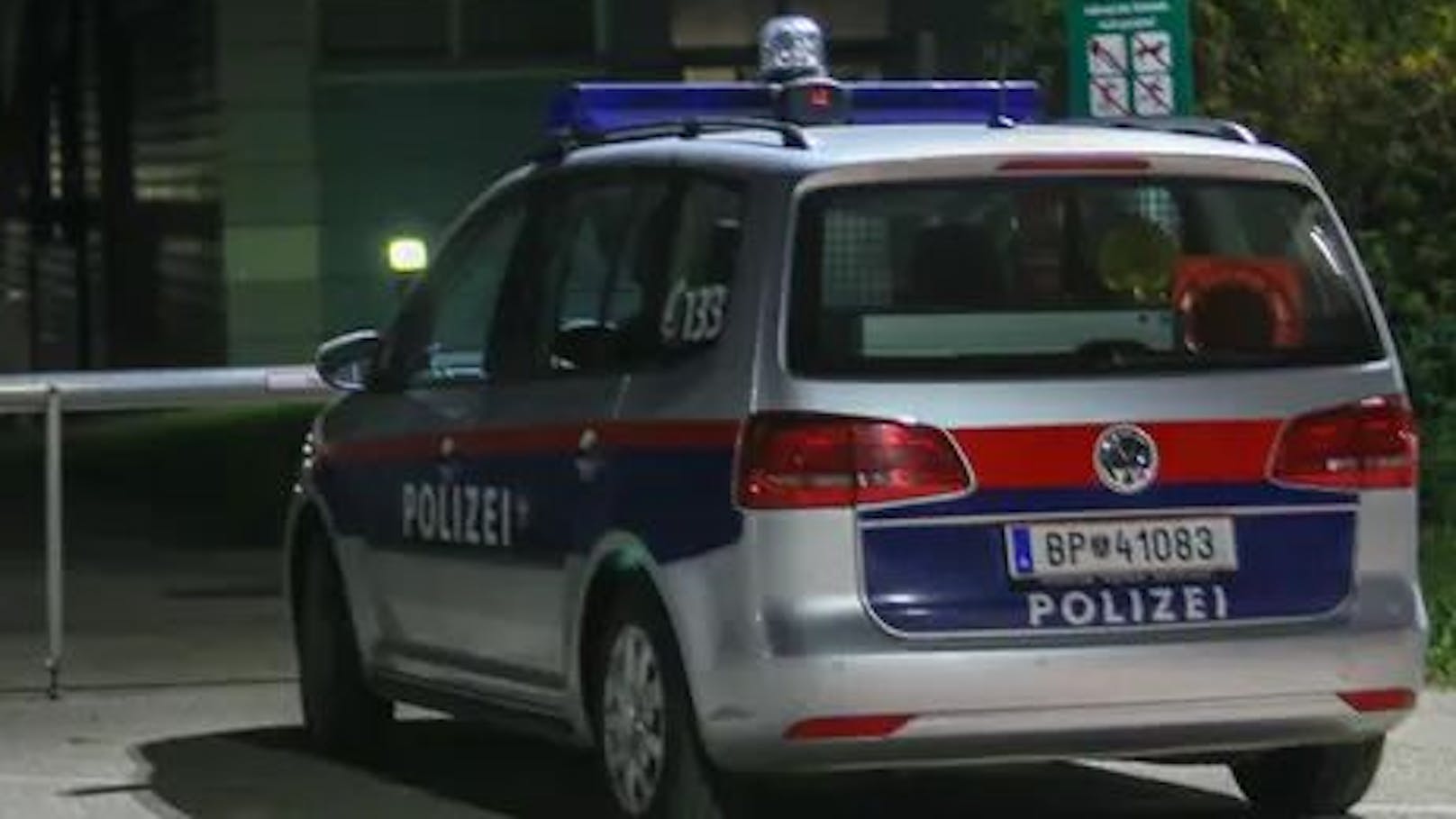 19-Jährige hantiert in ÖBB-Zug plötzlich mit Waffe