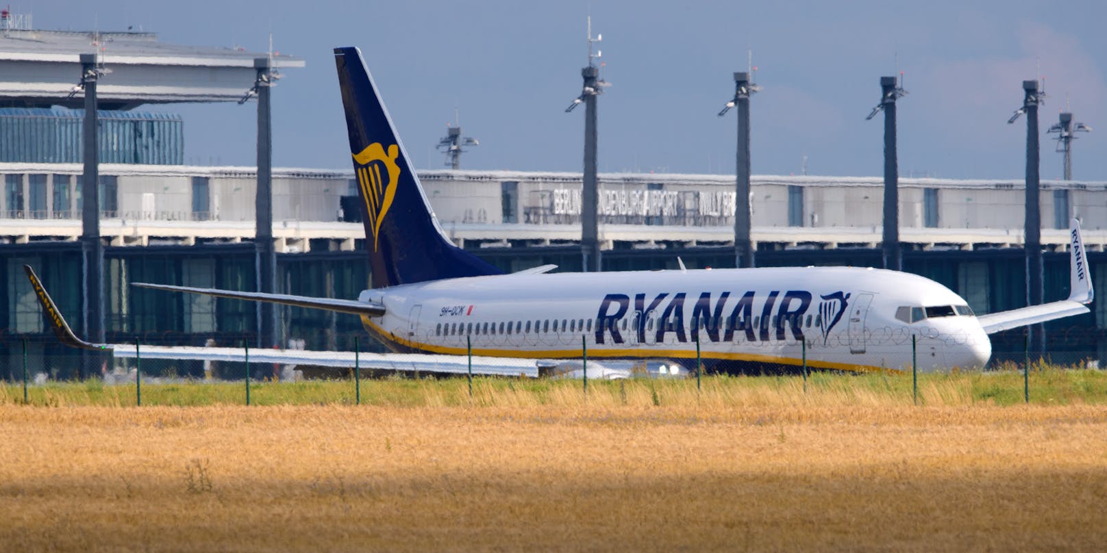 Die Ryanair-Maschine stand über eine Stunde lang auf dem Rollfeld. (Symbolbild)