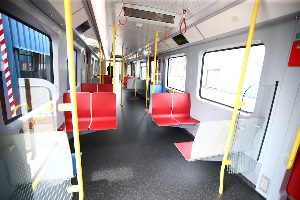 So sieht der neue X-Wagen der Wiener Linien innen aus.