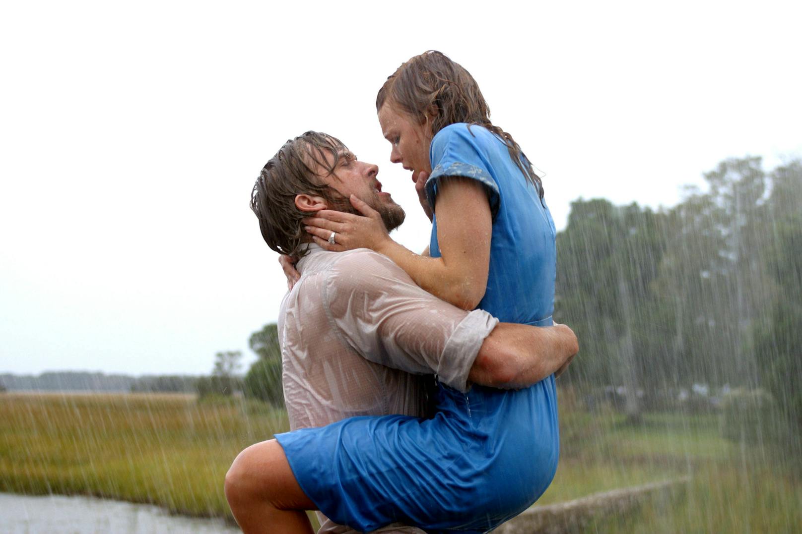 Den leidenschaftlichen Küssen von <strong>Ryan Gosling </strong>(li.) und <strong>Rachel McAdams</strong>&nbsp;in "Wie ein einziger Tag" ging ein heftiges Schreiduell der beiden Stars voraus.