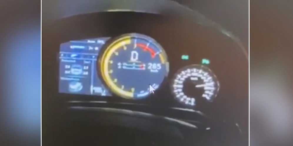 Der Fotobeweis: Mit 285 km/h über die Südautobahn