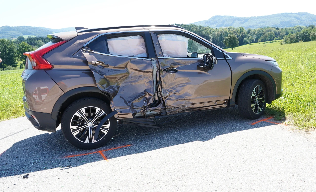 Auch das Auto wurde schwer beschädigt