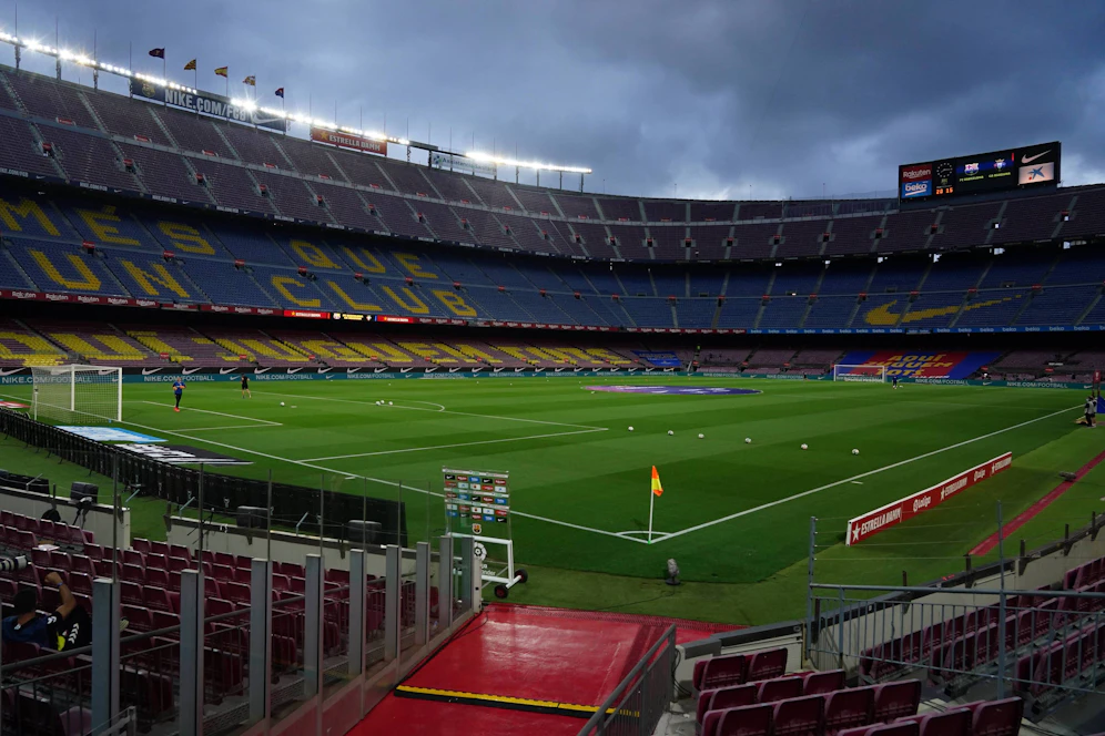 Das Champions-League-Duell zwischen Barcelona und Napoli wackelt. 