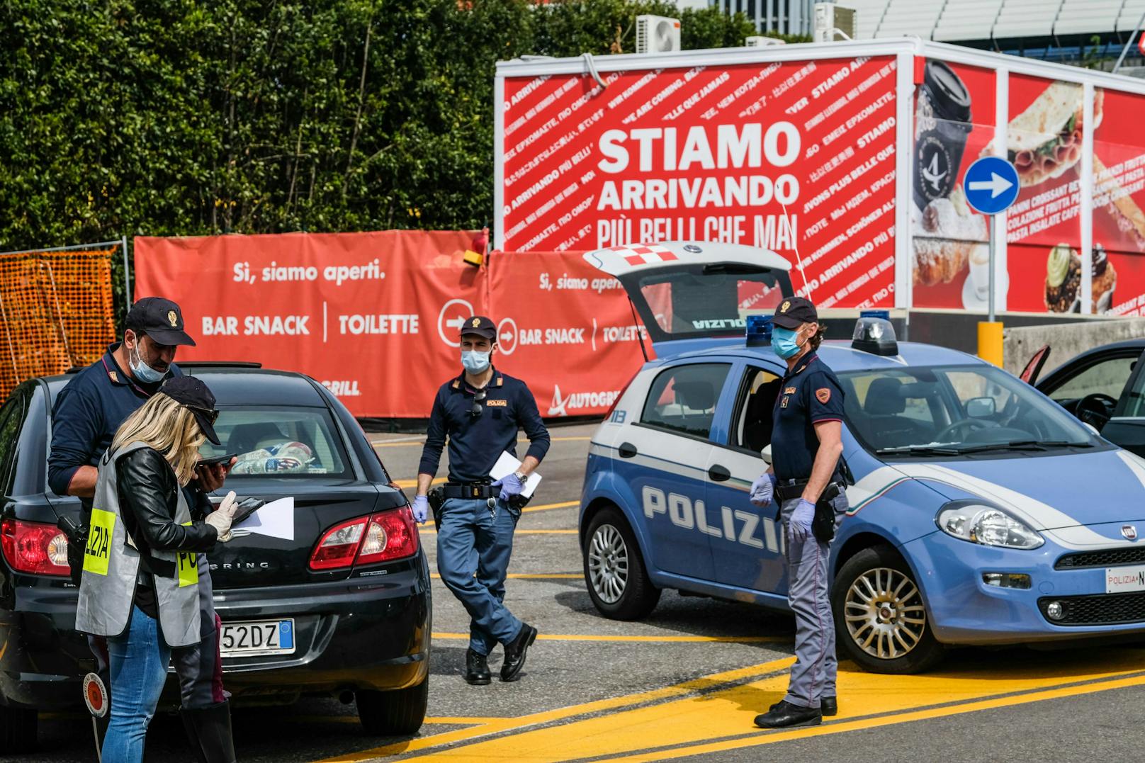 Lignano schickt Corona-Österreicher mit Polizei heim
