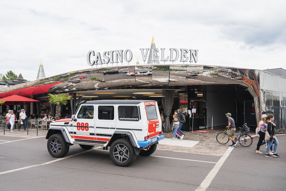 Die Infizierte soll am 25. Juli zwischen 20 und 22 Uhr das Casino Velden besucht haben.