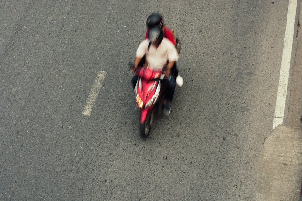 Zwei Burschen aus dem Innviertel flohen auf einem Moped vor der Polizei.