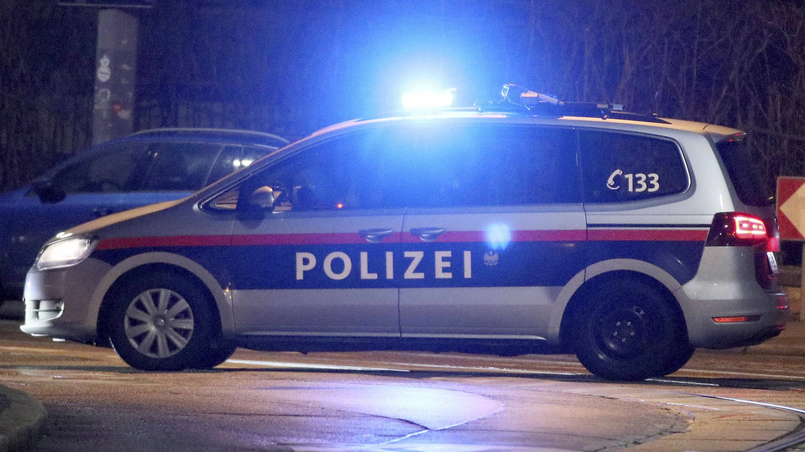 Der Tatverdächtige konnte nach einer Alarmfahndung festgenommen werden.