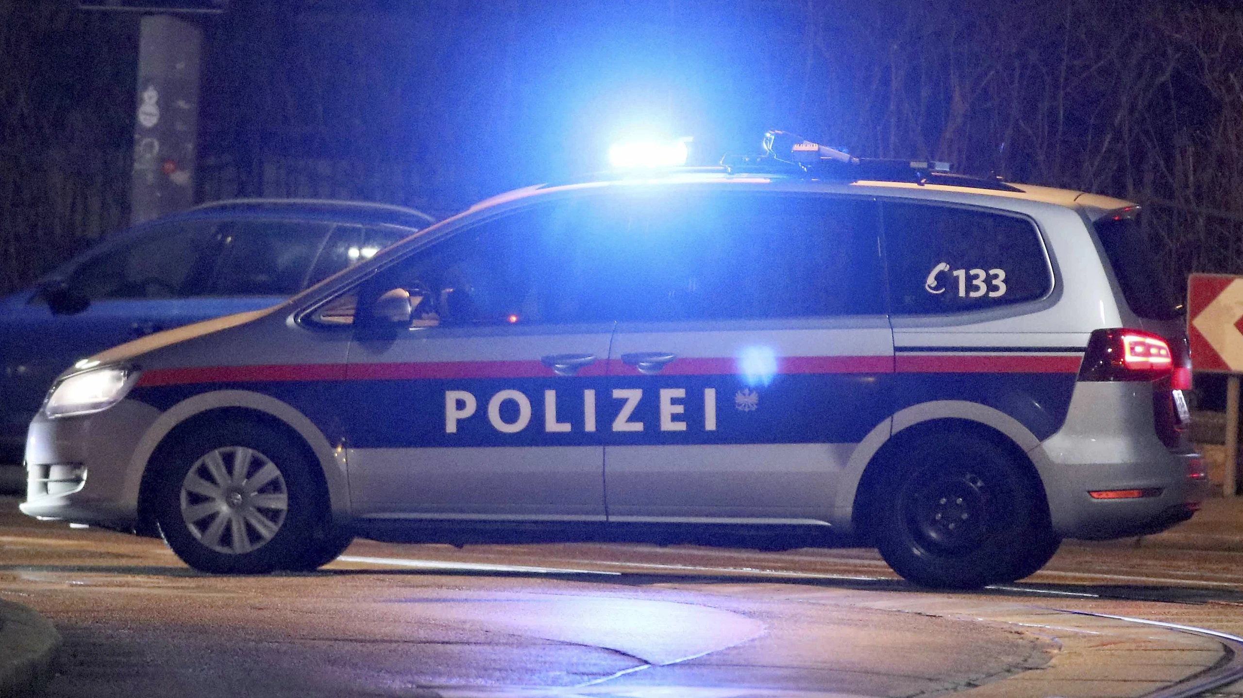 Der Tatverdächtige konnte nach einer Alarmfahndung festgenommen werden.