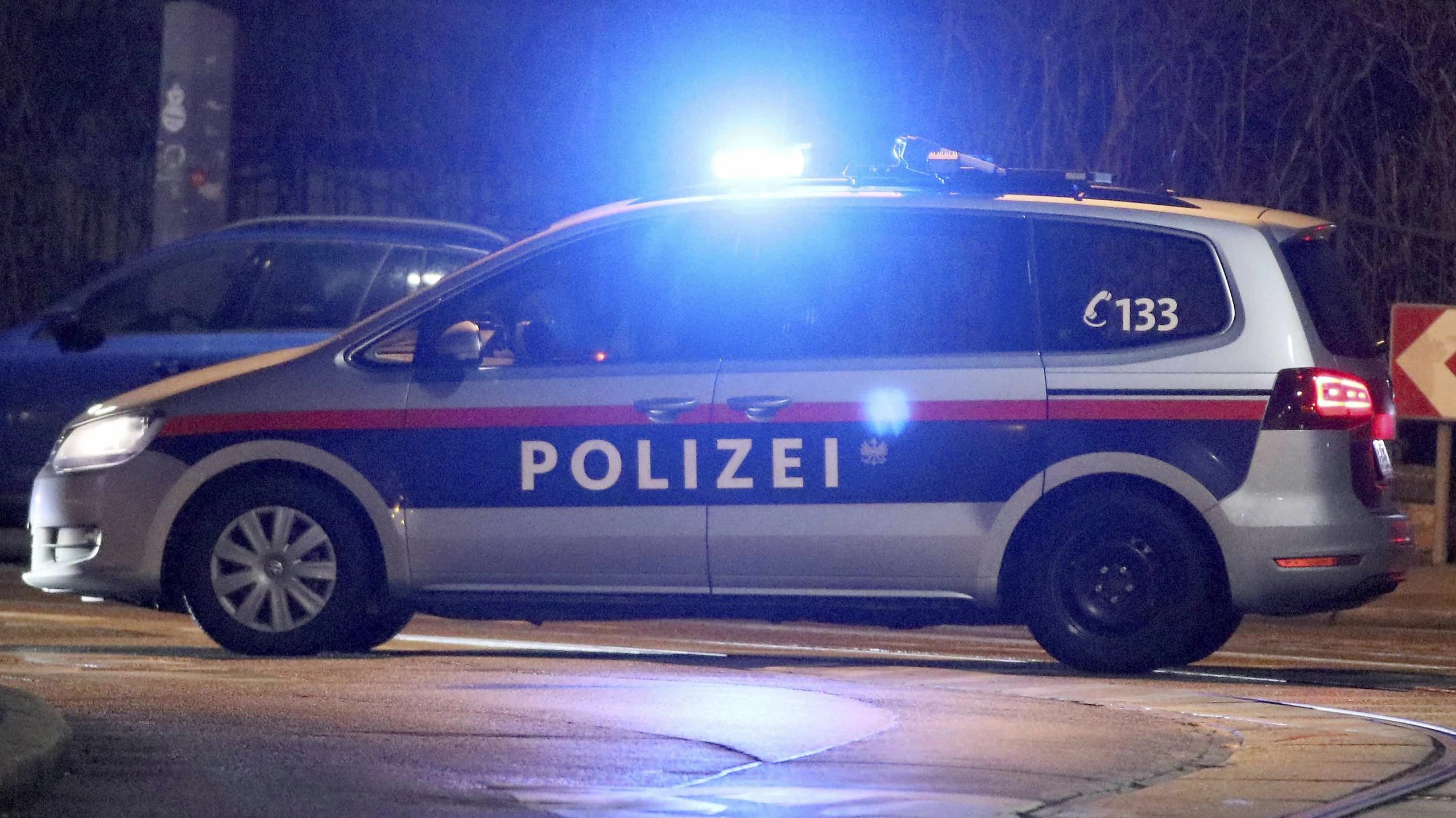 Der Tatverdächtige konnte nach einer Alarmfahndung festgenommen werden.