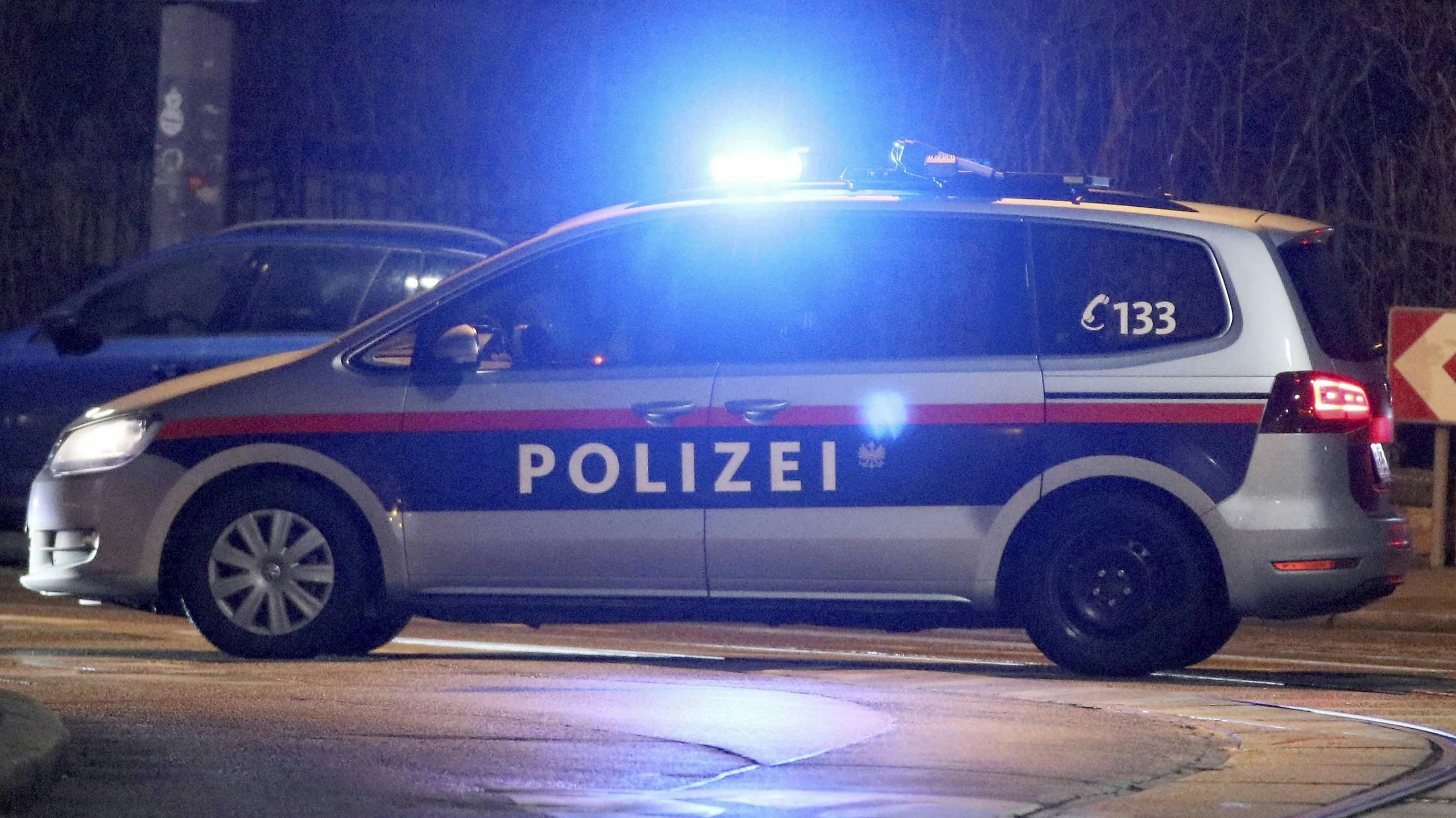 Der Tatverdächtige konnte nach einer Alarmfahndung festgenommen werden.