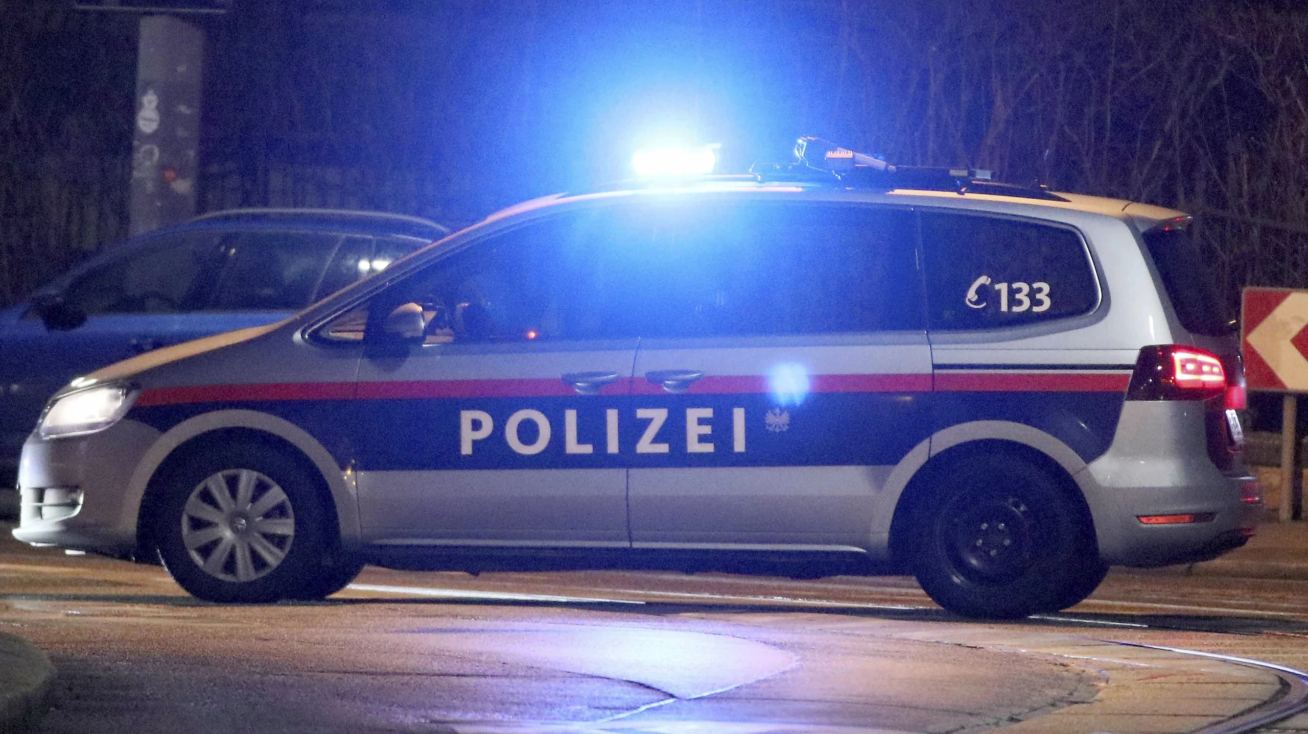 Der Tatverdächtige konnte nach einer Alarmfahndung festgenommen werden.