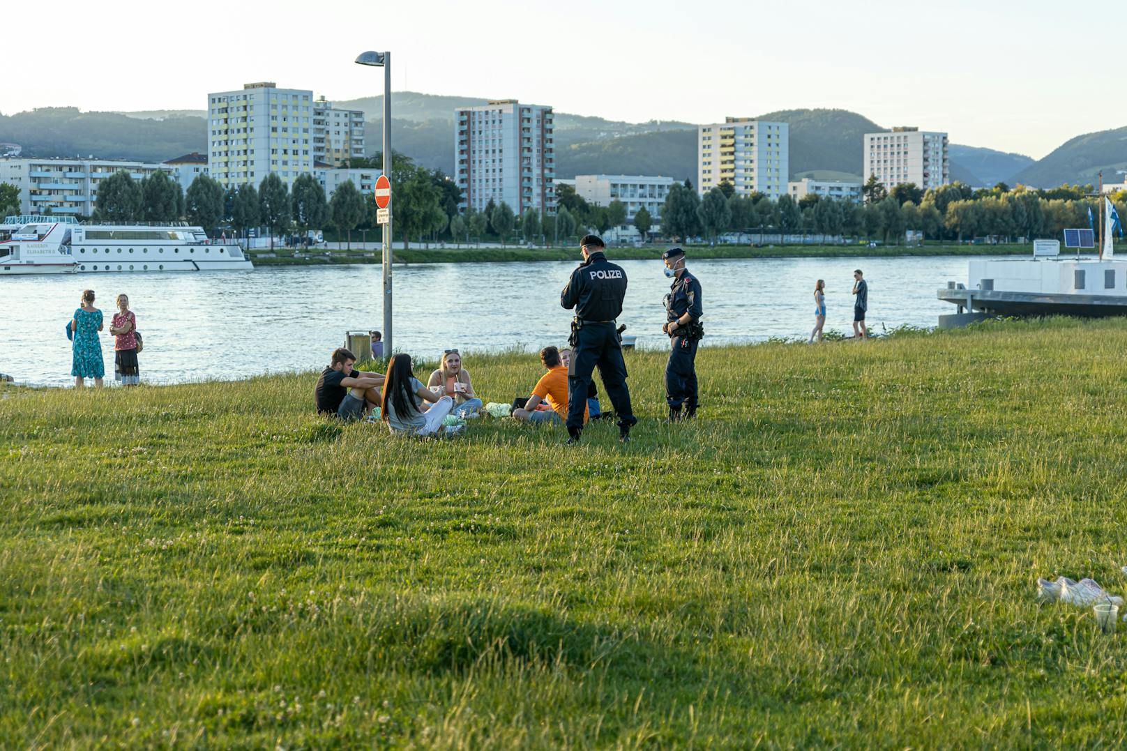 Die Polizei in Linz machte am Wochenende intensive Kontrollen im Zusammenhang mit den Corona-Regeln.