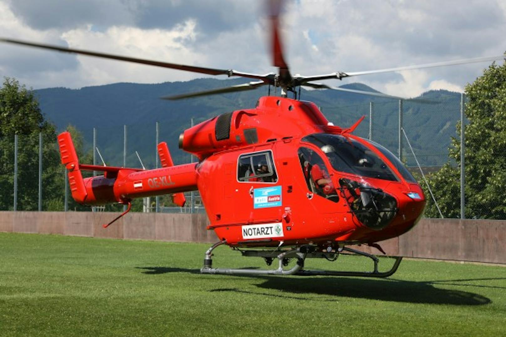 Mit dem Hubschrauber Martin 3 wurde der Bub ins Spital nach Linz geflogen.