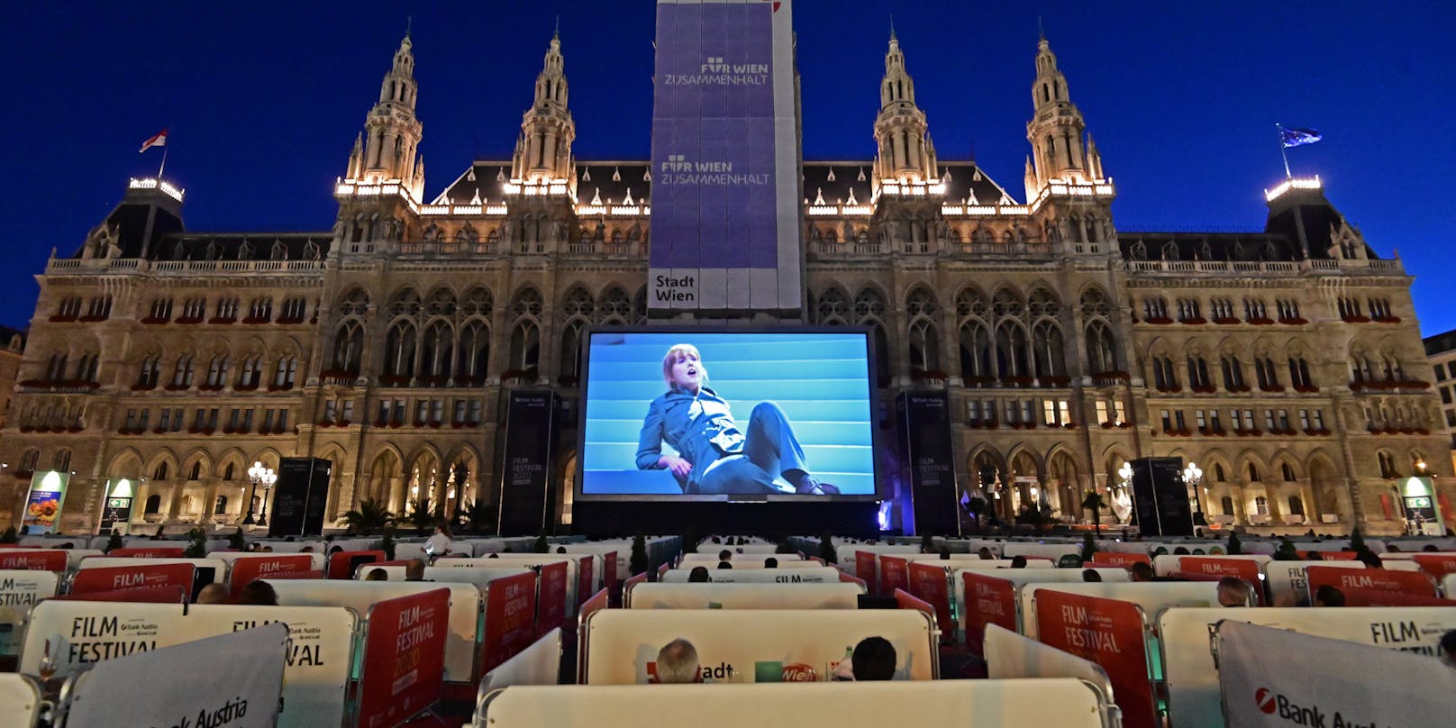 Das Film Festival auf dem Wiener Rathausplatz wurde am Samstag festlich eröffnet.