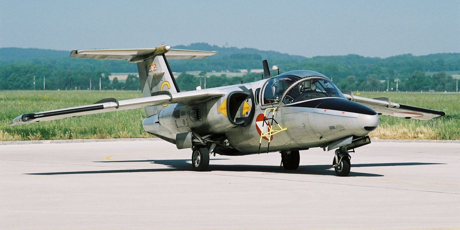 Eine Saab-105 des österreichischen Bundesheeres am Flughafen Linz-Hörsching