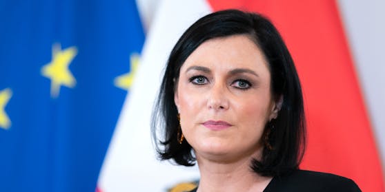 Landwirtschaftsministerin Elisabeth Köstinger findet die "Kulikitaka"-Challenge auf TikTok "absurd"