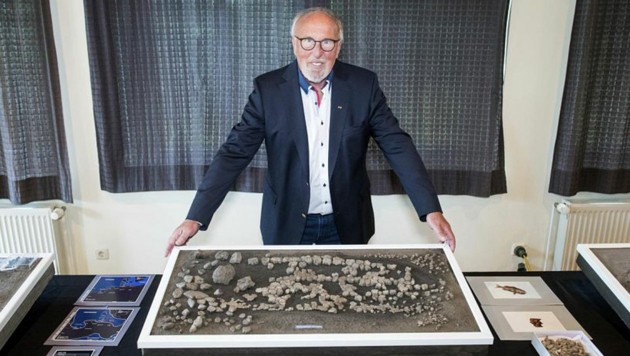 Eine erfolgreiche Ausgrabung: Grabungsleiter Gerhard Höpfner<br>