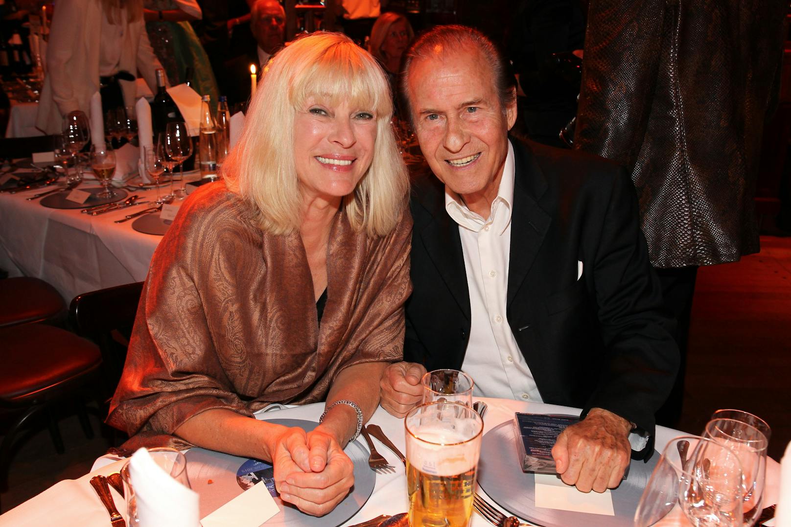 Holm ist seit 26 Jahren verheiratet und lebt mit seiner Ehefrau Beate, genannt "Bimbi", in Weilheim in Oberbayern.