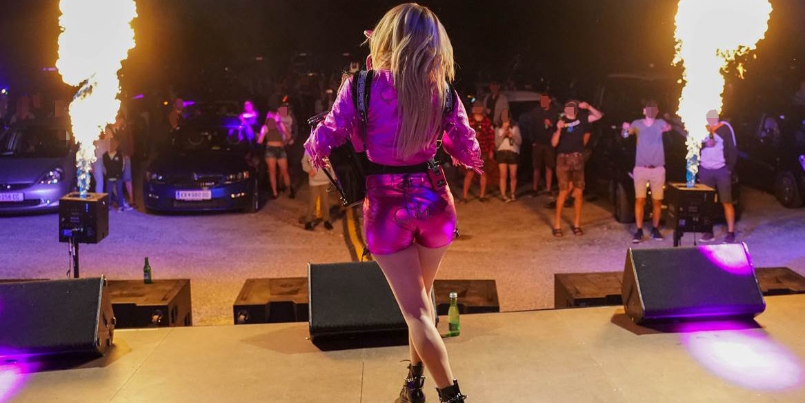 Beim Konzert hielt es die Fans nicht mehr im Auto – leider.