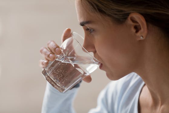 Der Konsum von Mineralwasser kann eine Gewichtszunahme befördern.