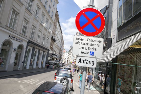 Weil der 1. Bezirk bislang die Zusatztafeln nicht aufgehängt hat, ist das Anwohnerparken in der City nicht in Kraft.