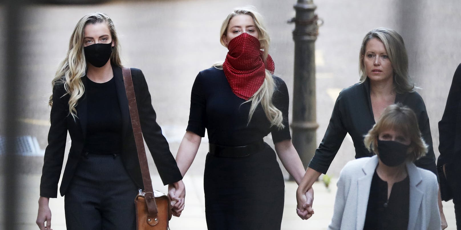 Amber Heard auf dem Weg ins Gericht