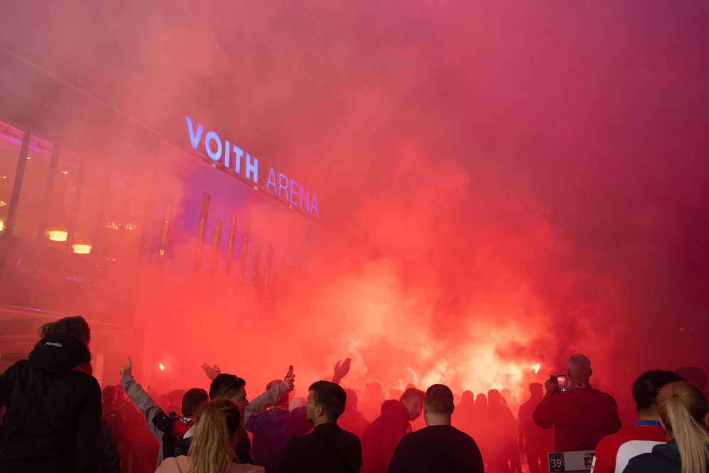Randalierer vor dem Heidenheim-Stadion