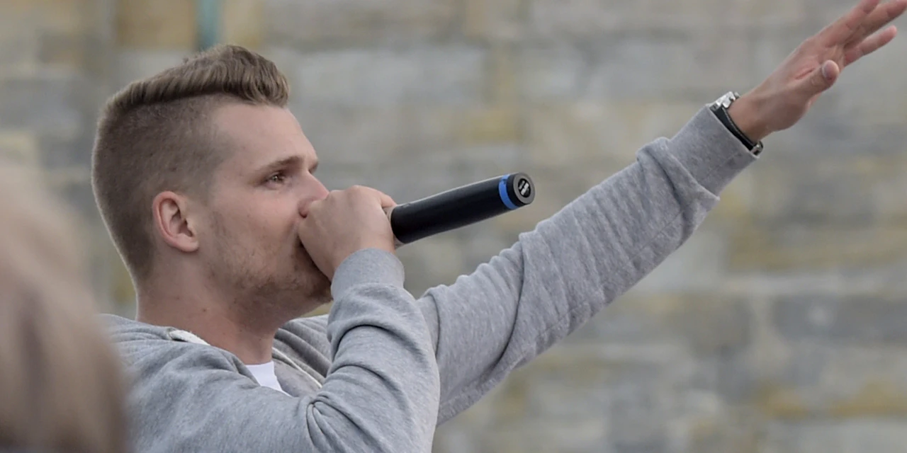 Multimedia – Spotify bannt rechtsextremen Rapper Chris Ares | Heute.at