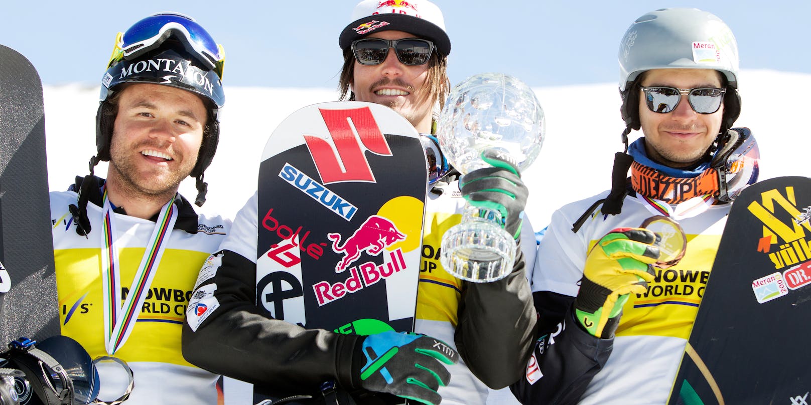 Österreichs Snowboard-Star Markus Schairer links neben Weltmeister Alex Pullin beim Weltcupfinale 2013. Rechts Omar Visintin.