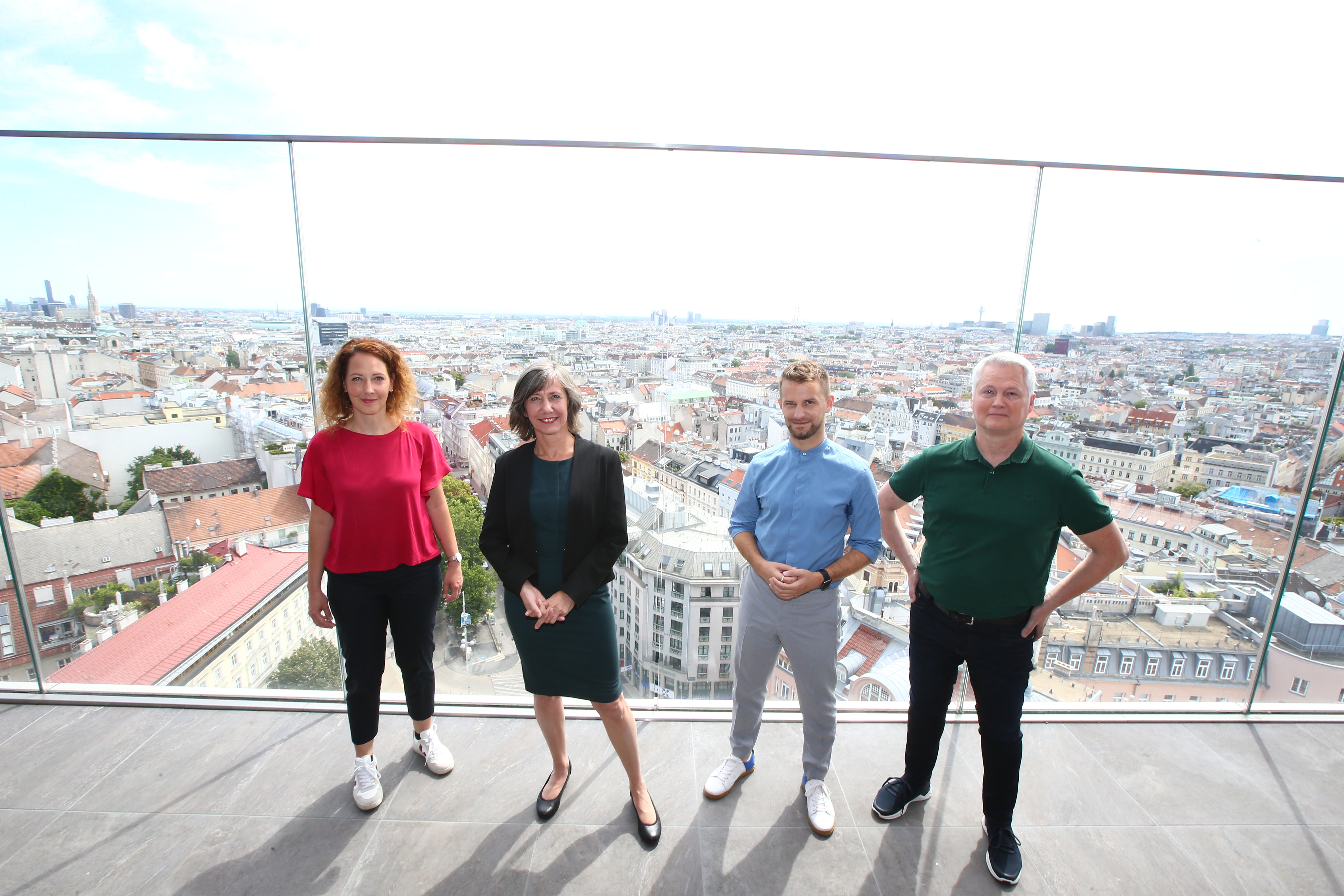 Im "Light House" des Haus des Meeres (Marihailf) stellte das Grüne Führungsquartett (v.l.n.r.: Judith Pühringer, Vizebürgermeisterin Birgit Hebein, Gemeinderat Peter Kraus und Klubobmann David Ellensohn" ihr Konjukturpaket für Wiens Wirtschaft und Klima vor. 