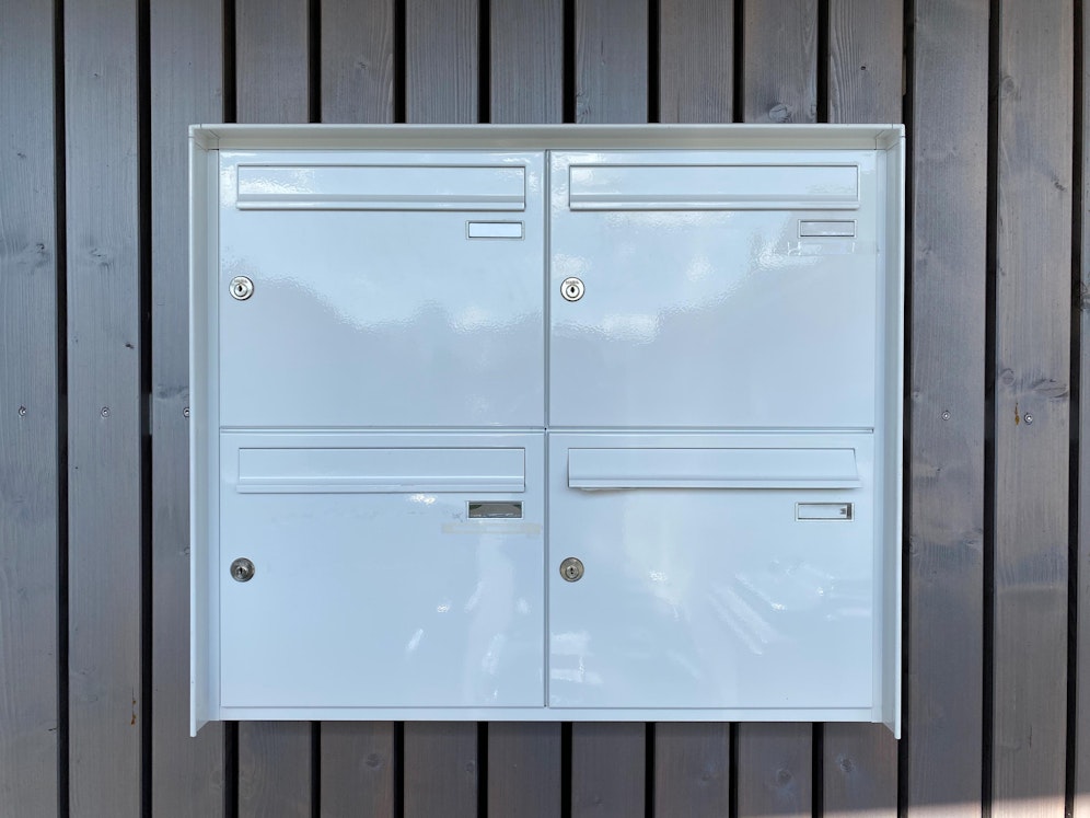 An diesen Briefkästen hatte die Frau mitsamt ihrem Kind die Post geholt.