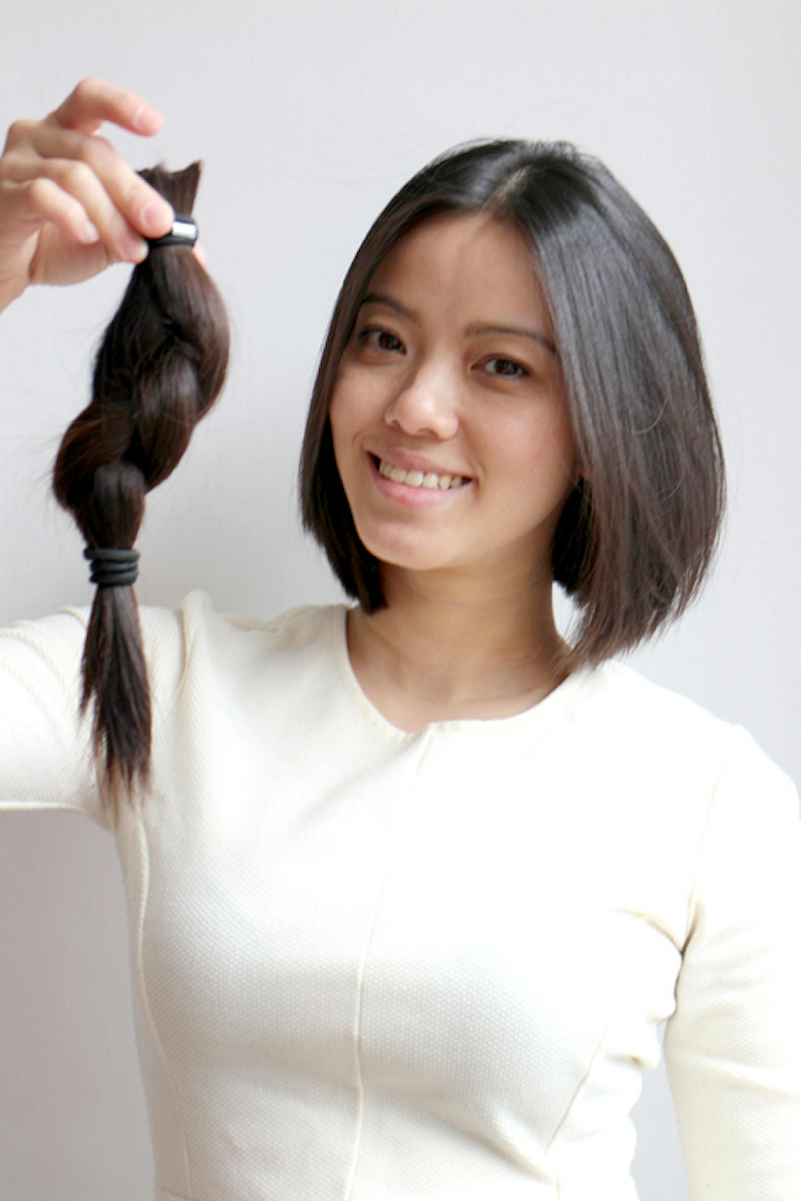 Wer sich von seiner langen Haarpracht verabschiedet, kann diese in eine Spende für kranke Kinder verwandeln.