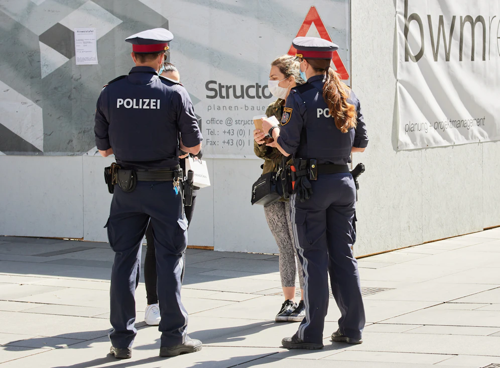 Polizeikontrolle mit Schutzmaske in Wien. Symbolbild, 20. April 2020