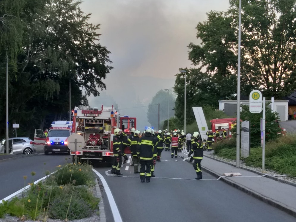 85 Helfer der Feuerwehr waren bis in die Nacht vor Ort.