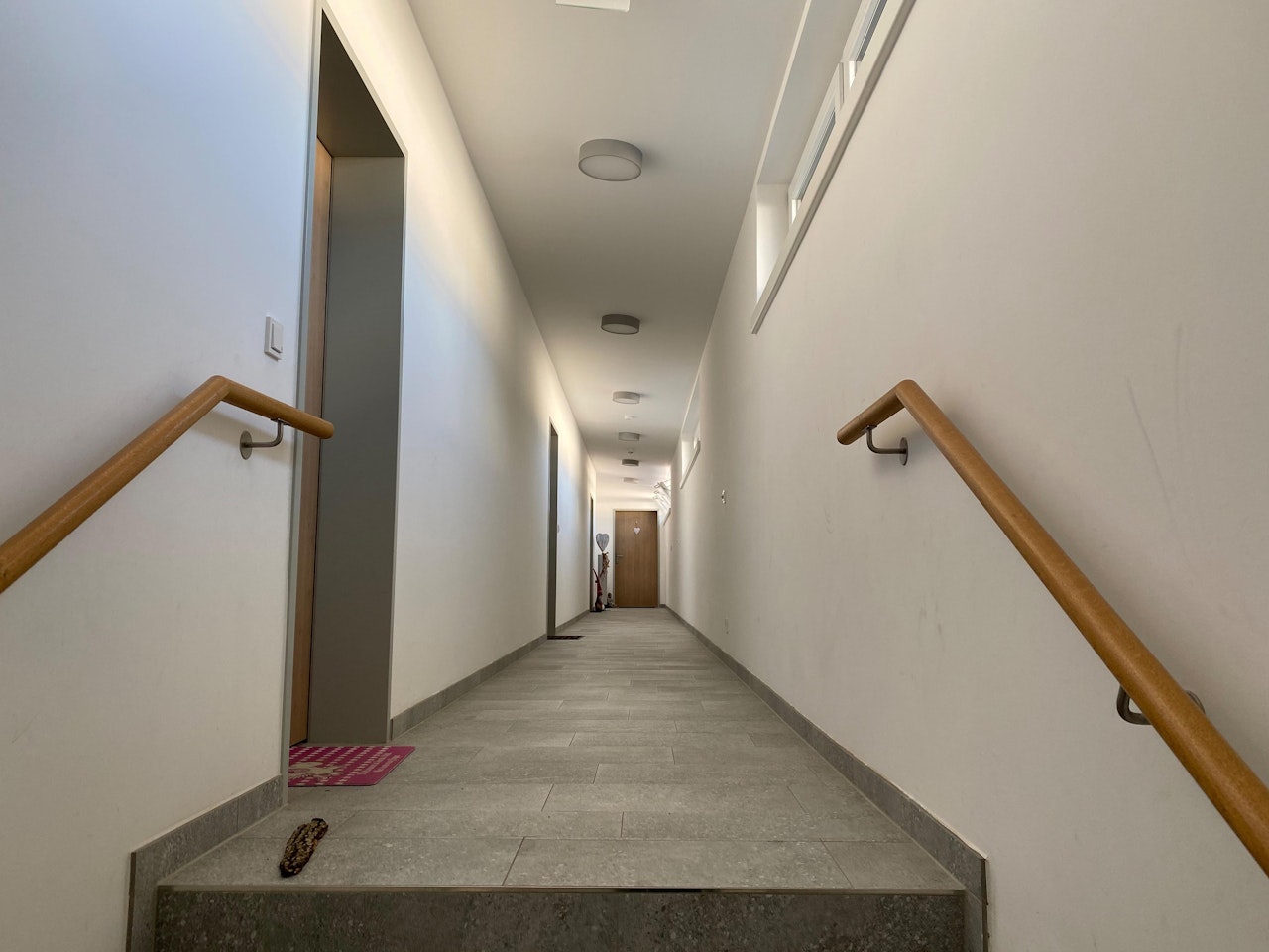 Heute.at - Mutter mit Baby im Arm von AC/DC-Duo ausgeraubt