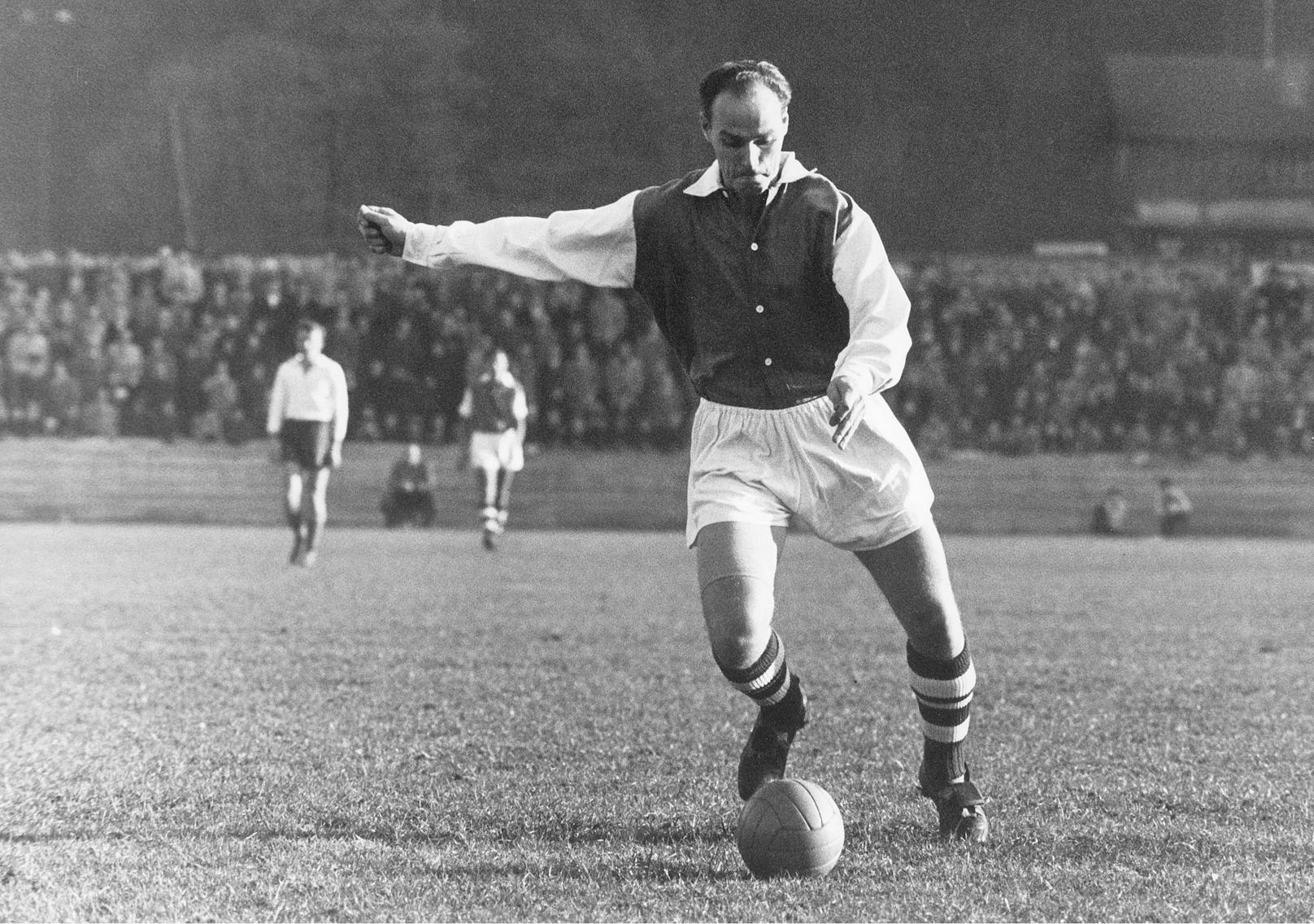 <strong>Alfred Körner:</strong>&nbsp;Auch ein Held der alten Tage. Sieben Mal Meister zwischen 1945 und 1957, erzielte als Stürmer mehr als 150 Tore.