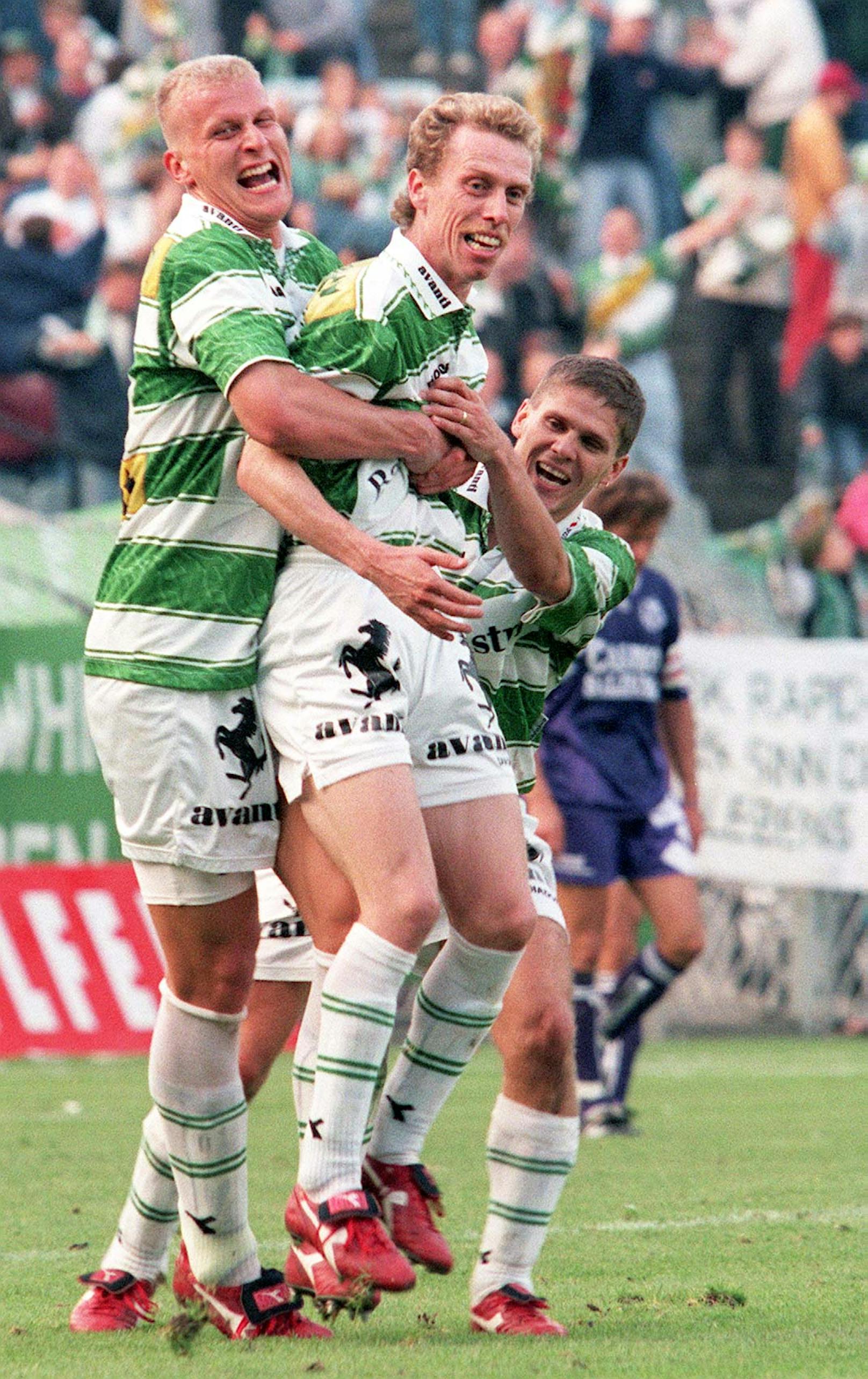 <strong>Carsten Jancker:</strong>&nbsp;Absolvierte nur 27 Liga-Spiele (7 Tore) für Rapid, doch die reichten, um für immer mit dem Klub verbunden zu sein. Vor allem seine sechs Treffer am Weg ins Europacup-Finale hinterließen Eindruck. Krönte sein Rapid-Jahr mit dem Meistertitel (1995/96).