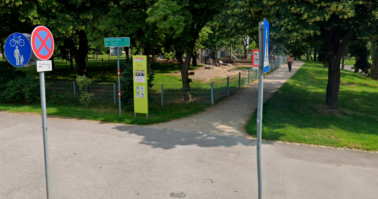 Blick auf den Spielplatz bei der Lorettowiese in Wien-Floridsdorf